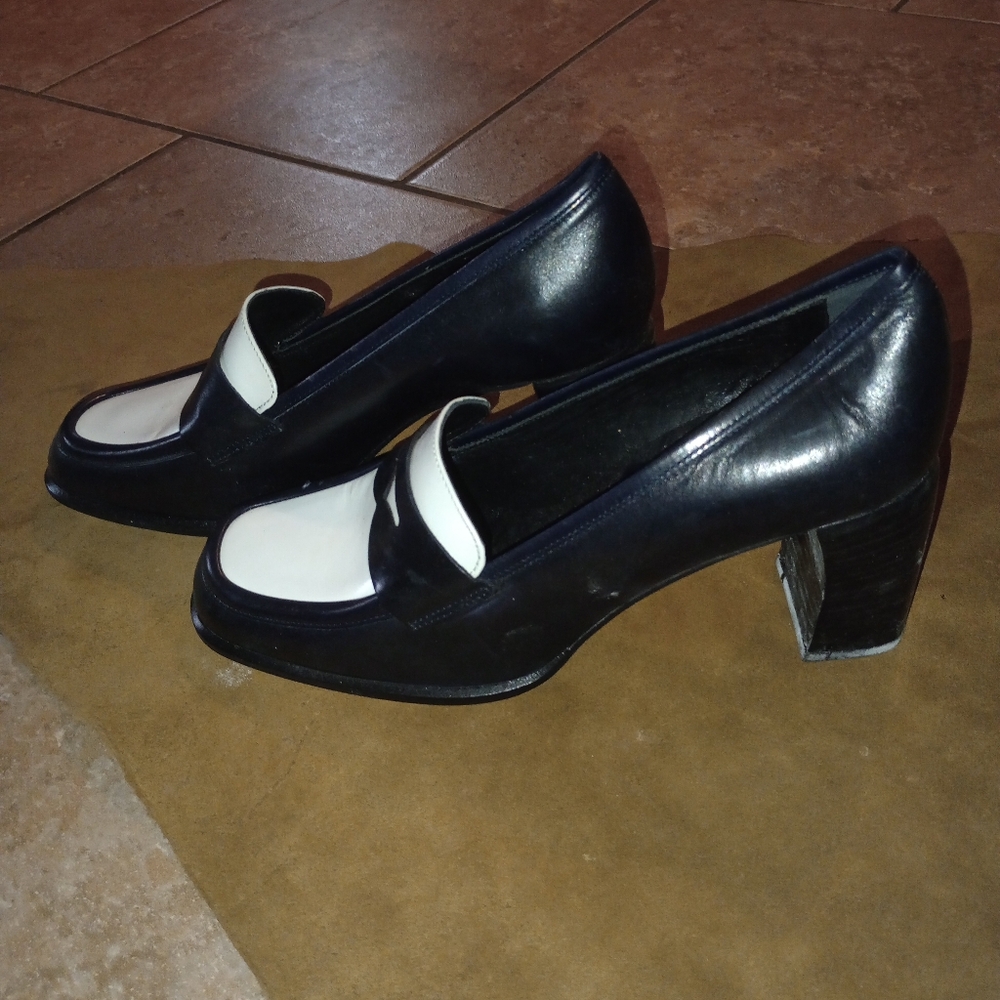 Joan & David size 8 1/2 M heeled loafers - Picture 2 of 7